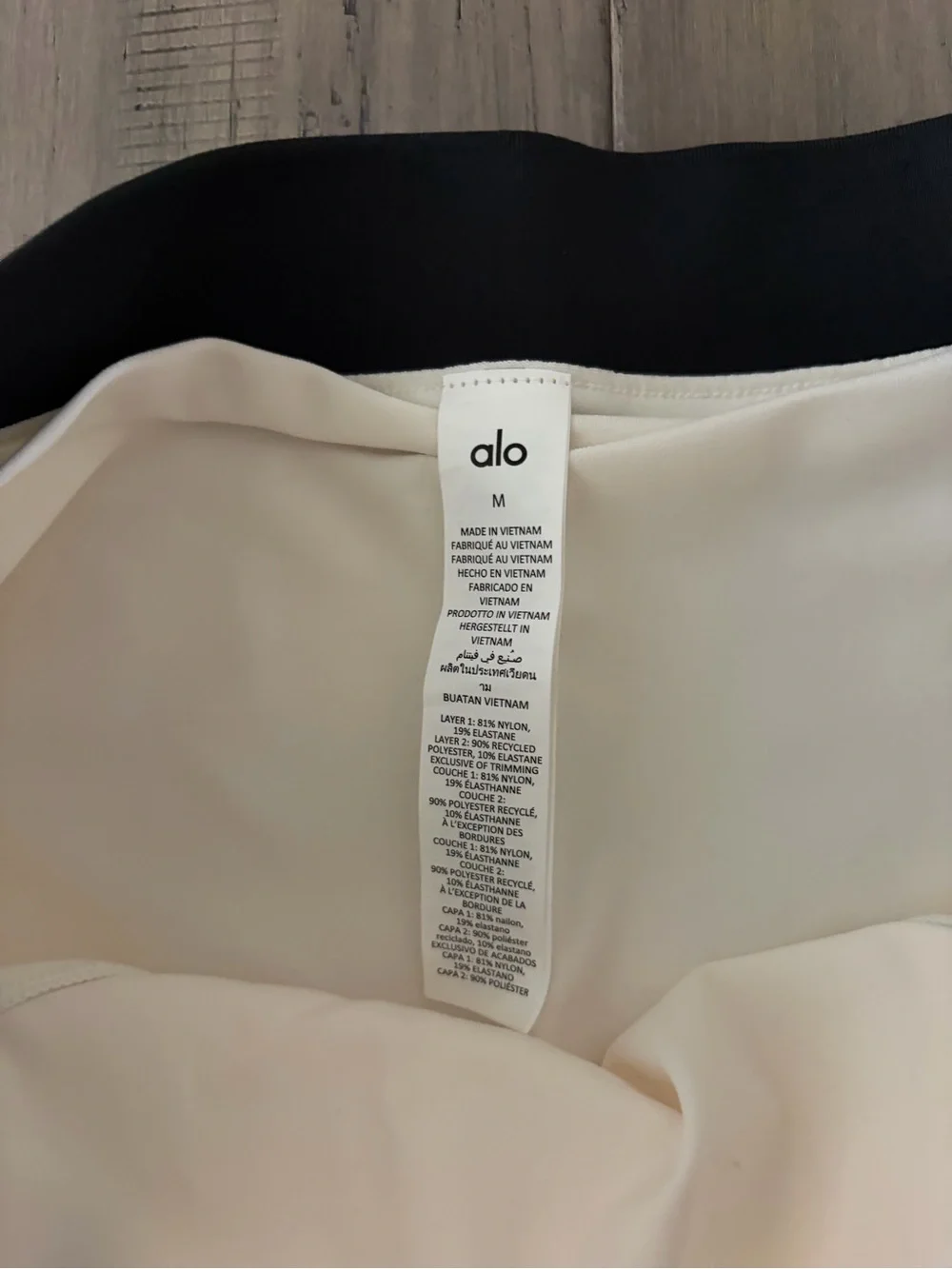 Alo white with black trim “Airbrush Streamlined ” athletic skort/skirt - size M